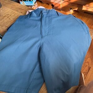 Peter Millar Navy performance golf shorts in excellent condition. Size 34